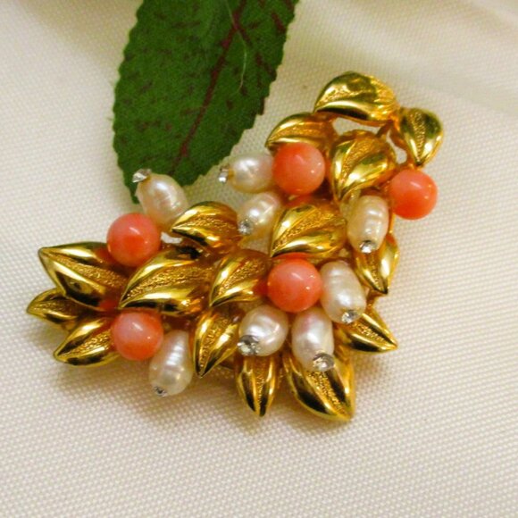 VINTAGE Gemstone Gold Floral Brooch: Coral, Pearl, Rhinestone, Gold Plate Pin - Picture 3 of 14